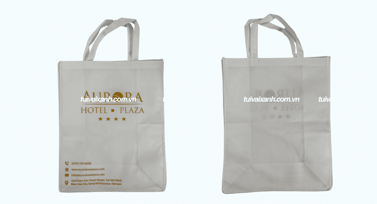 Túi vải không dệt màu trắng in theo yêu cầu.