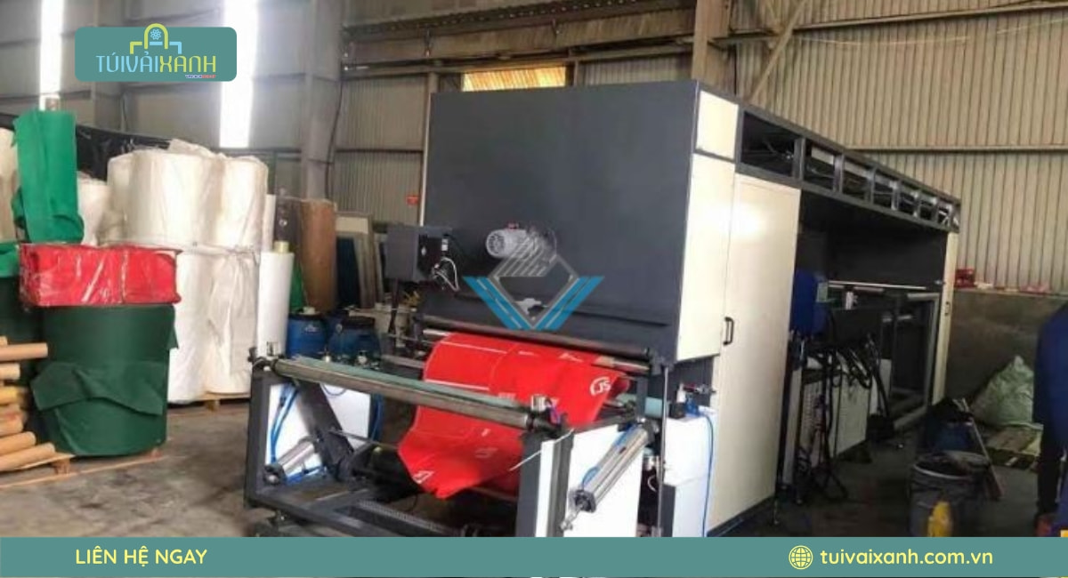 Quy trình sản xuất túi vải không dệt đục lỗ hột xoài chuyên nghiệp tại xưởng Túi Vải Xanh