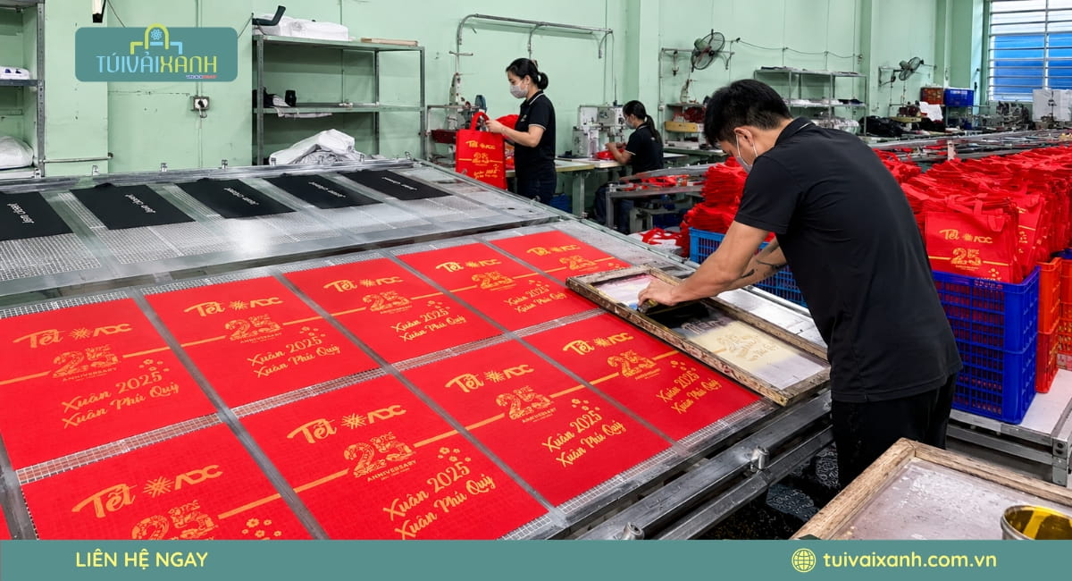 50+ Mẫu túi vải đựng quà Tết tinh tế đong đầy vị Xuân 56 Xưởng sản xuất túi vải đựng quà Tết uy tín với hơn 14 năm kinh nghiệm