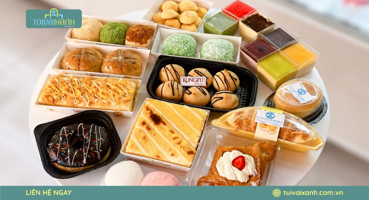 Đội ngũ Túi Vải Xanh tiếp nhận yêu cầu, phân tích mục đích sử dụng để tư vấn mẫu túi vải phù hợp với KUNGFU BAKERY.