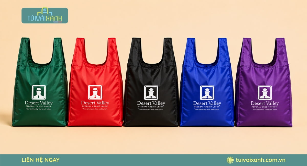 Mẫu túi T-shirt vải dù in logo chuyên nghiệp giúp doanh nghiệp nâng cao nhận diện thương hiệu và tạo ấn tượng với khách hàng.