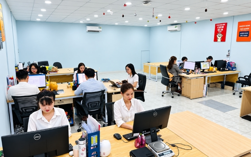 Phòng làm việc lầu 2 đầy đủ thiết bị